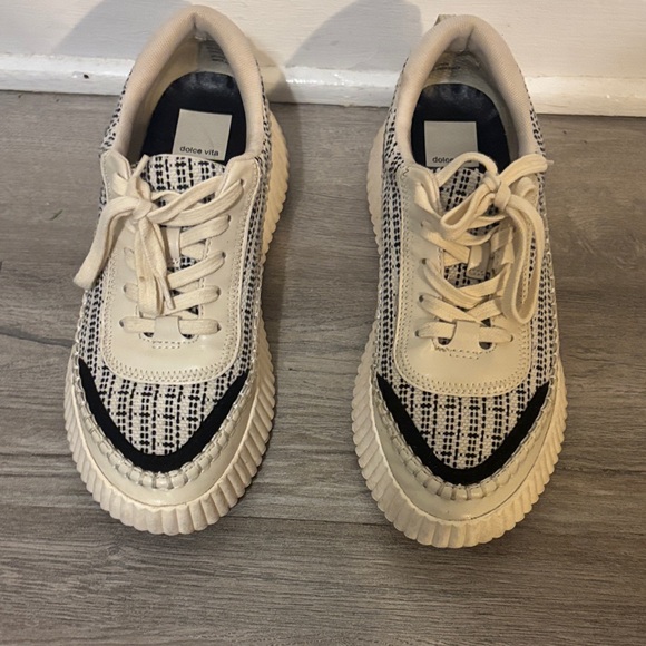 Dolce Vita Cream & Black Dannis Sneakers - Picture 3 of 6